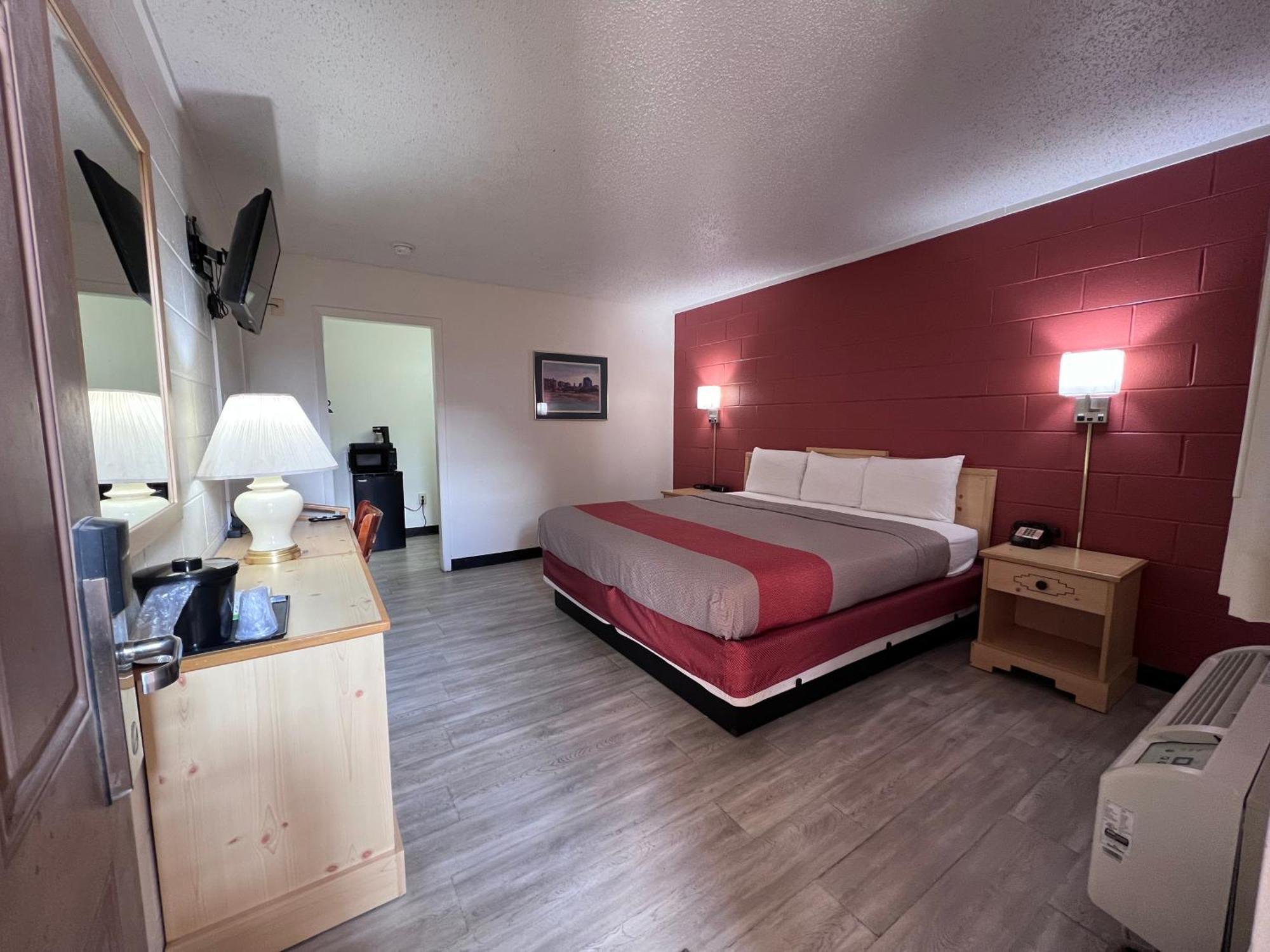 Regency Inn 道奇城 外观 照片