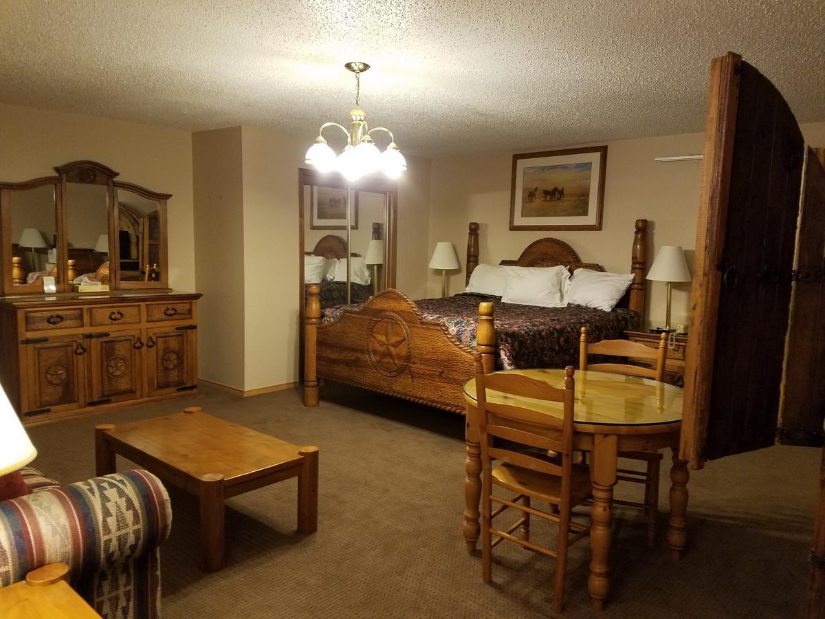Regency Inn 道奇城 外观 照片